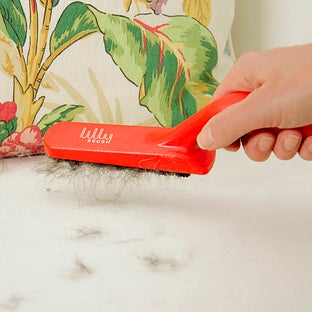 Lilly Brush Fluffy Pets Brush Red/Black